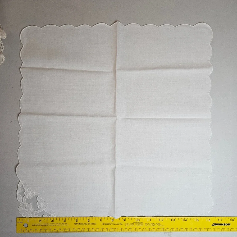 Vintage White Linen Napkins Set of 8 Floral Embroidery Scalloped Edge 16.5 inch
